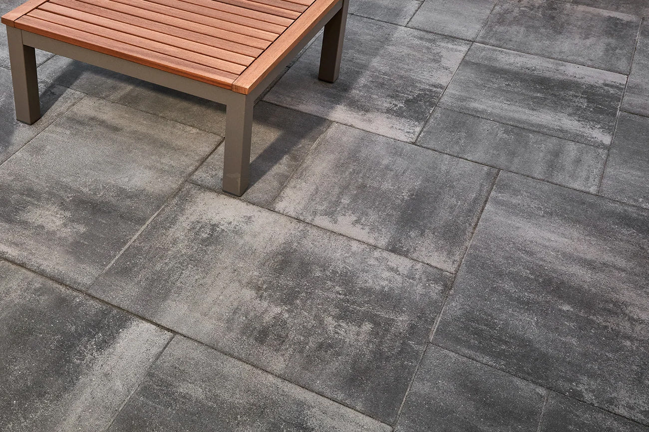 Walkway with a cobble paver design