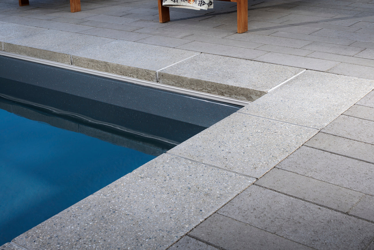Laguna Coping Product Photo3 Swimming pool with Laguna Coping installed on the edge.