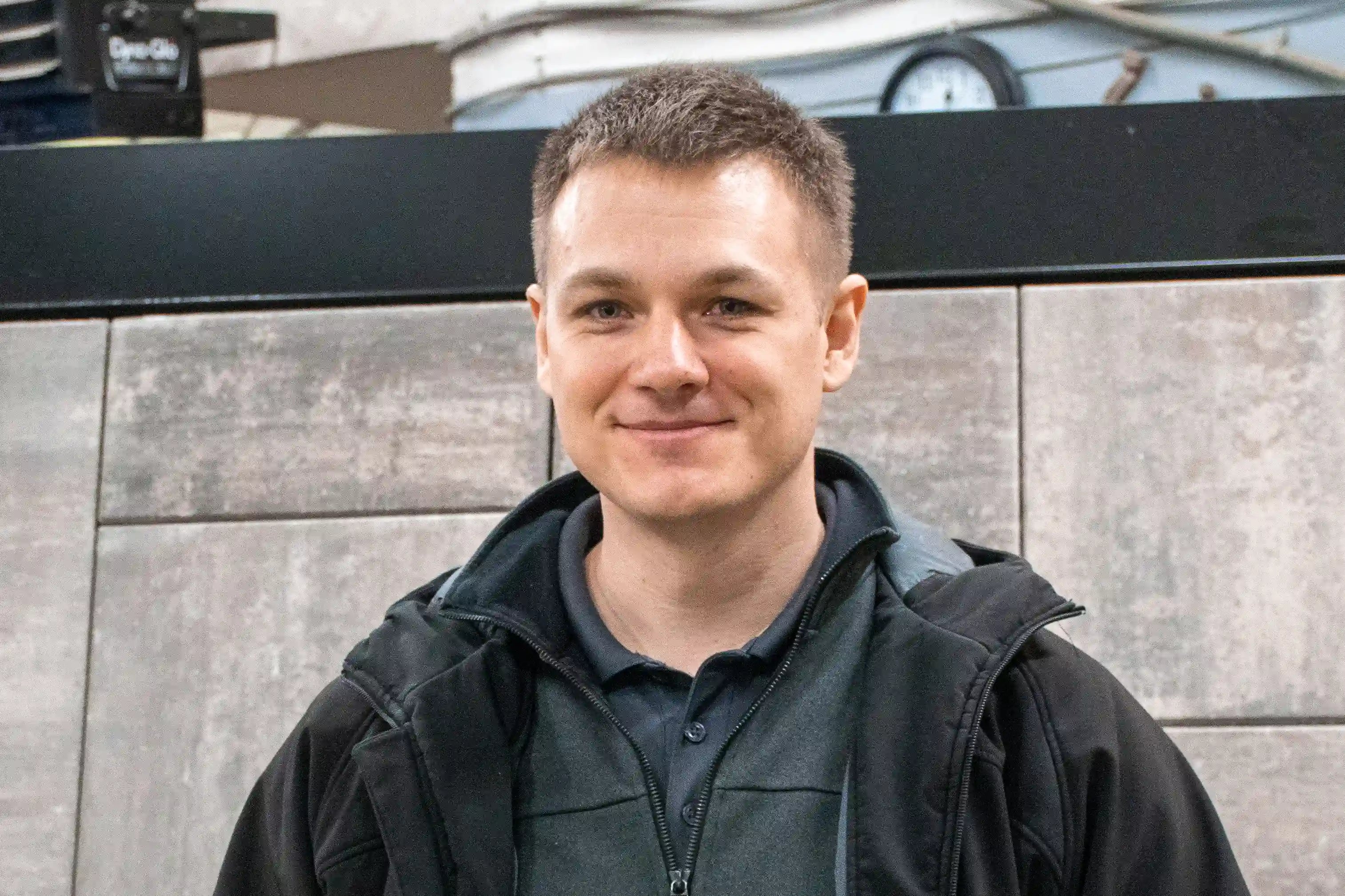Alt image