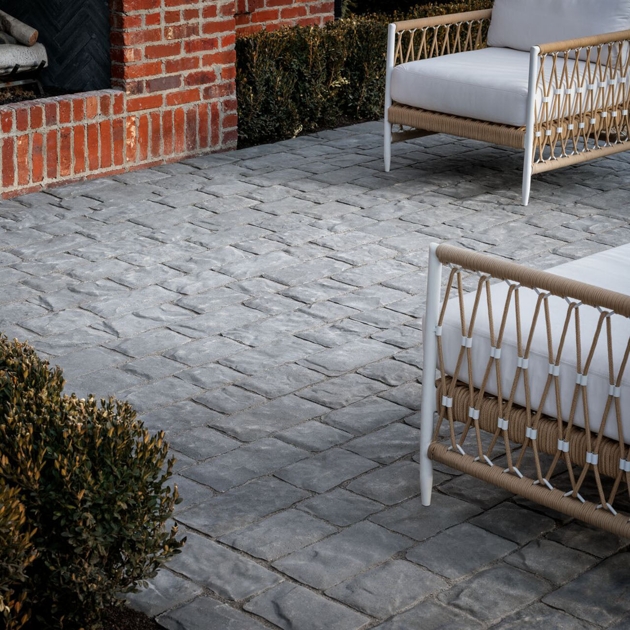 Dimensions medium Paver set in Newport Grey