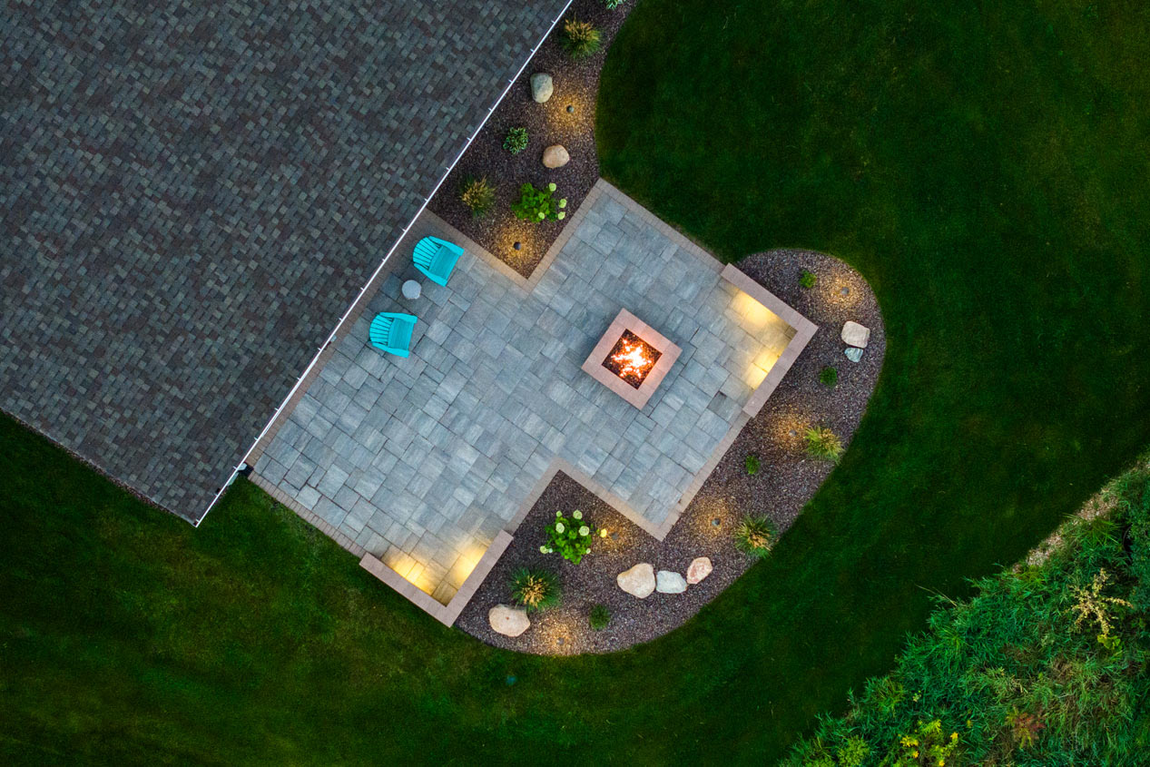 DIY patio, with Summit Squared fire pit and retaining walls. Customizable hardscaping, with Grand Discover Pavers in colour Majestic.