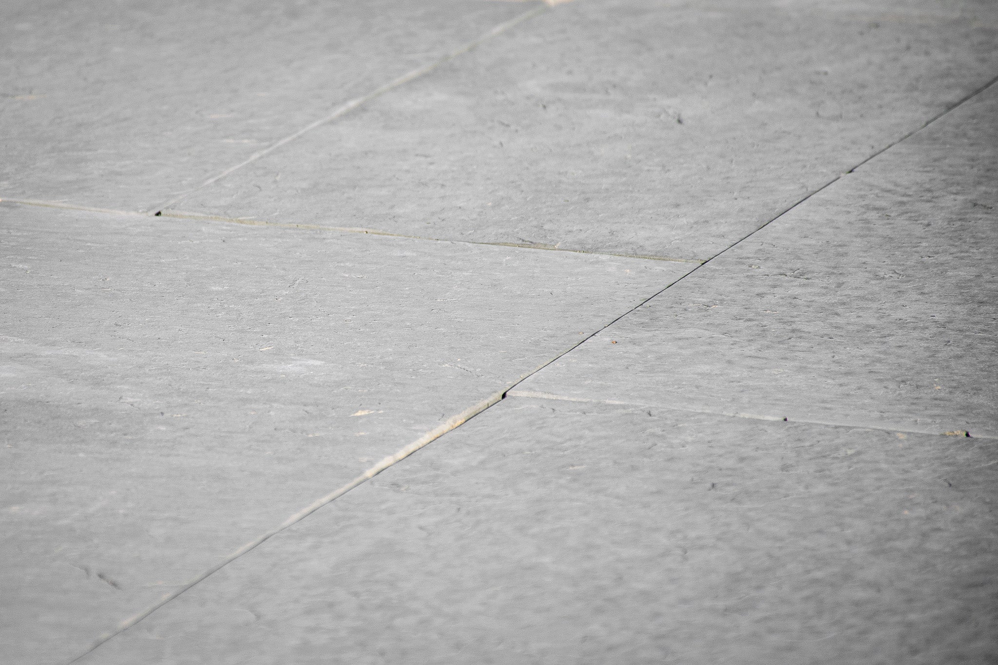 Dimensions medium Paver set in Newport Grey