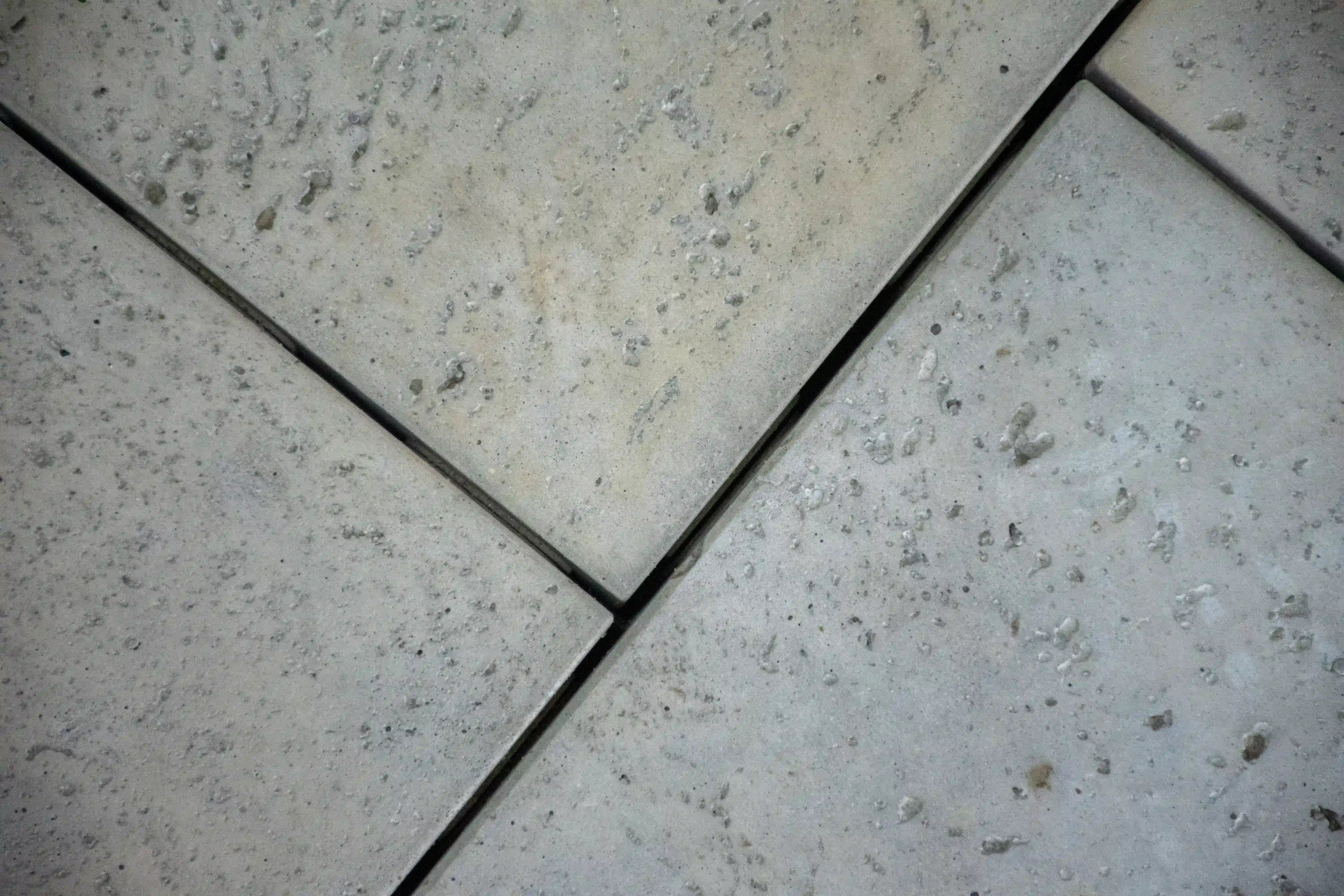 Walkway with a cobble paver design