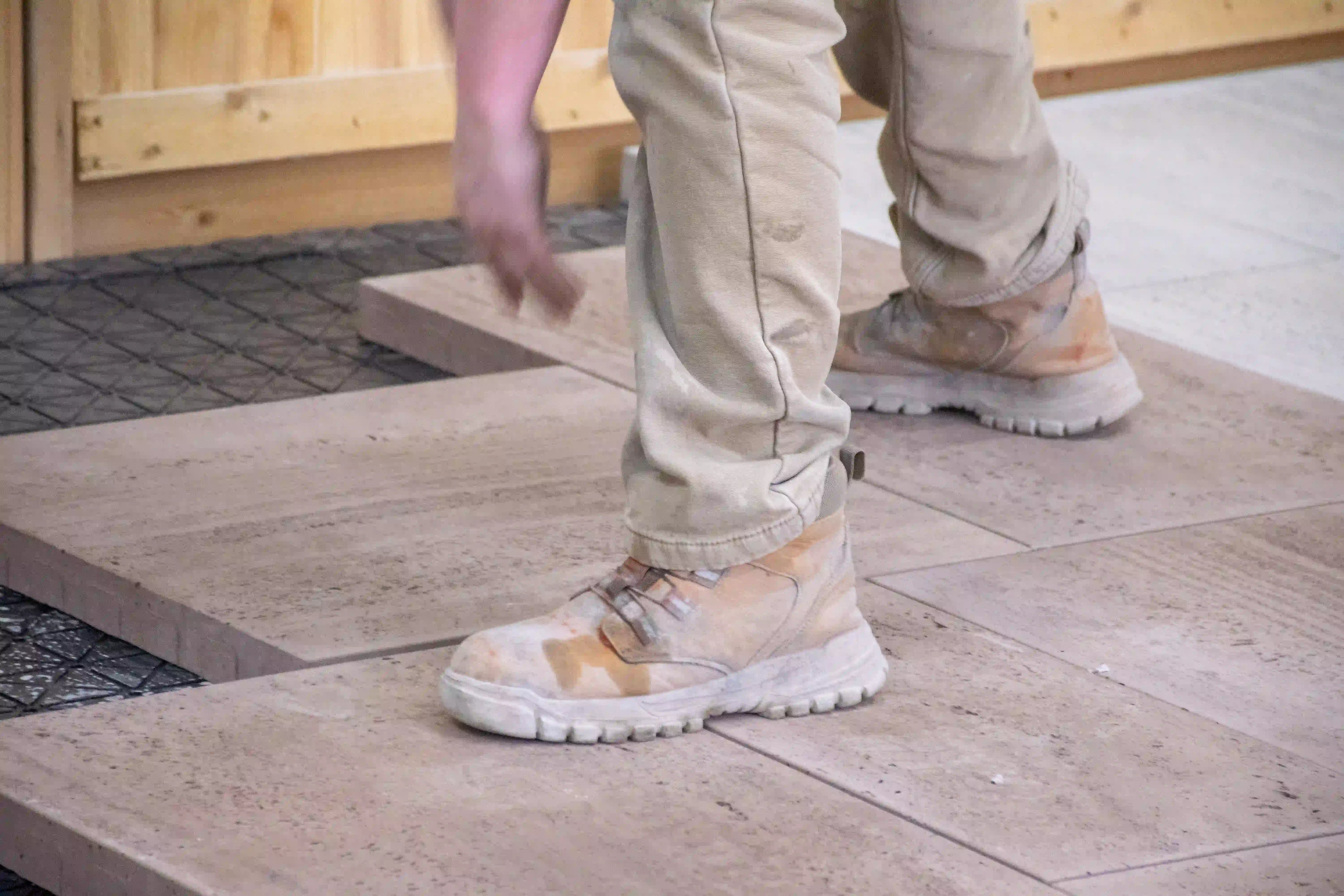 Dimensions medium Paver set in Newport Grey