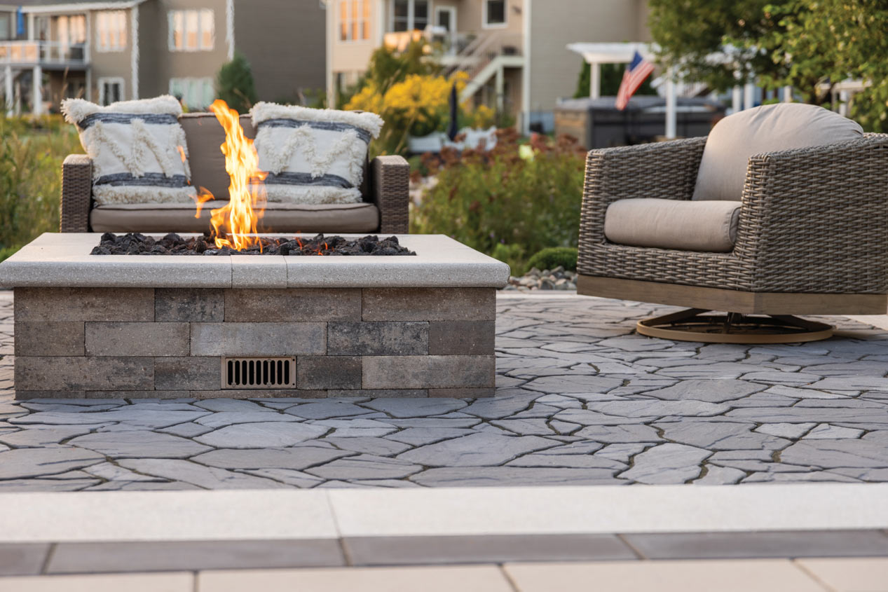 Cozy and relaxing seating area around a square summit fire pit in colour timeless.
