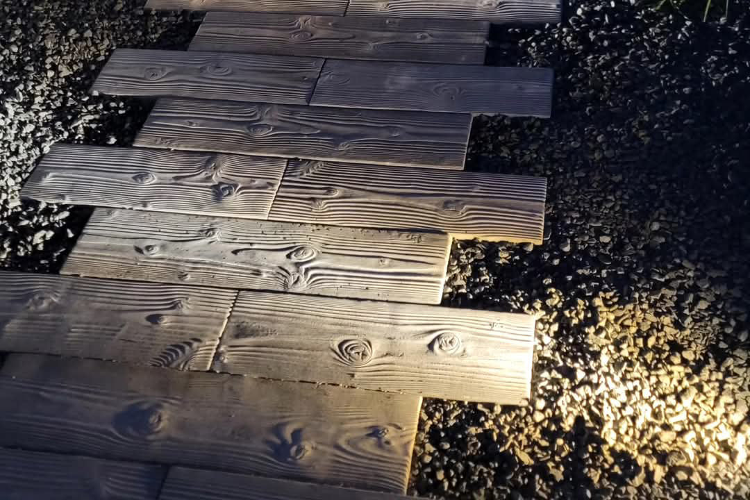 Dimensions medium Paver set in Newport Grey