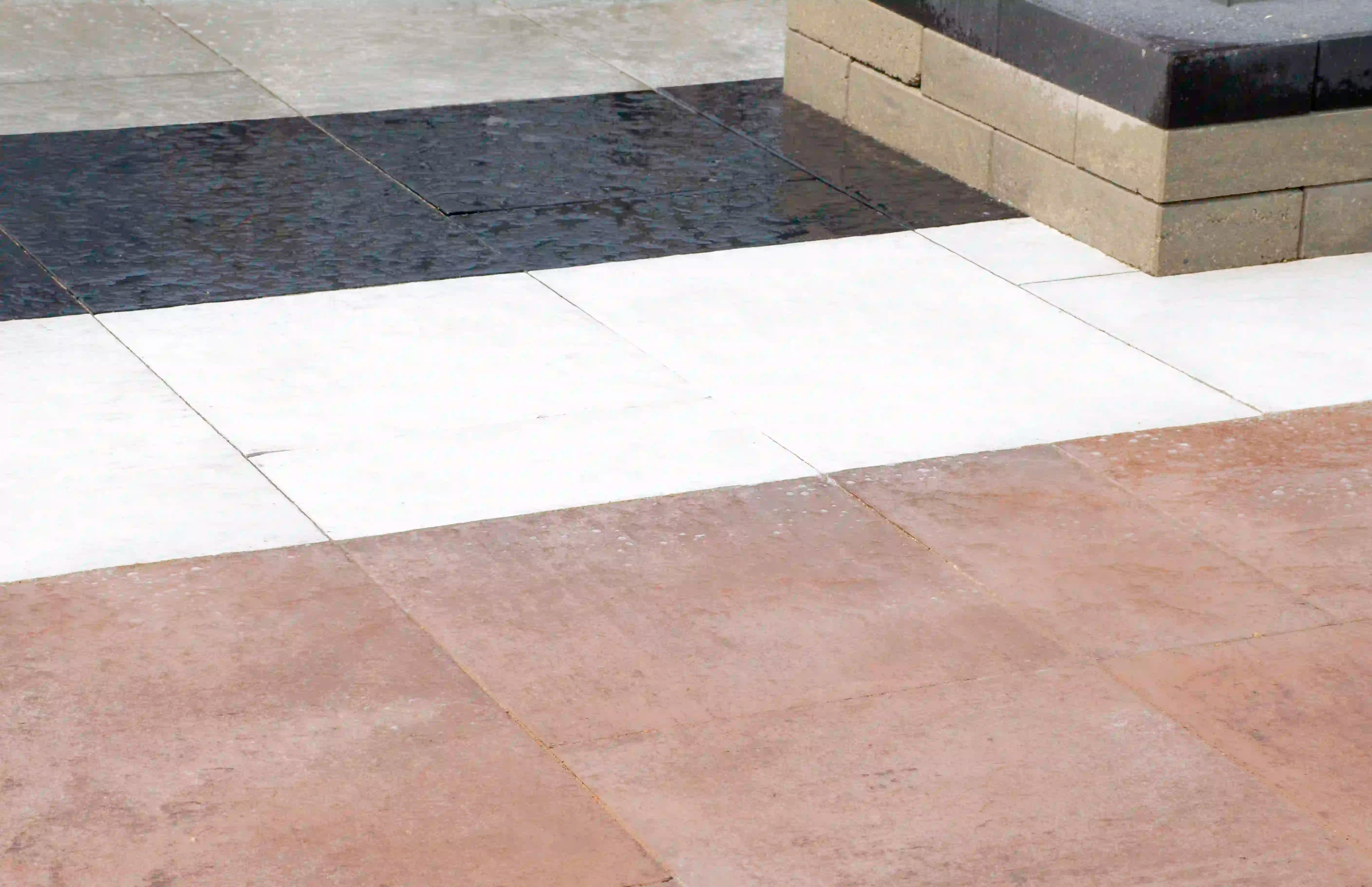 Walkway with a cobble paver design