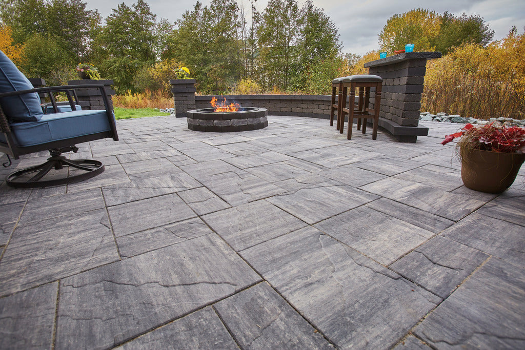 Patio with a fire pit and retaining wall made with Grand Vantage Pavers