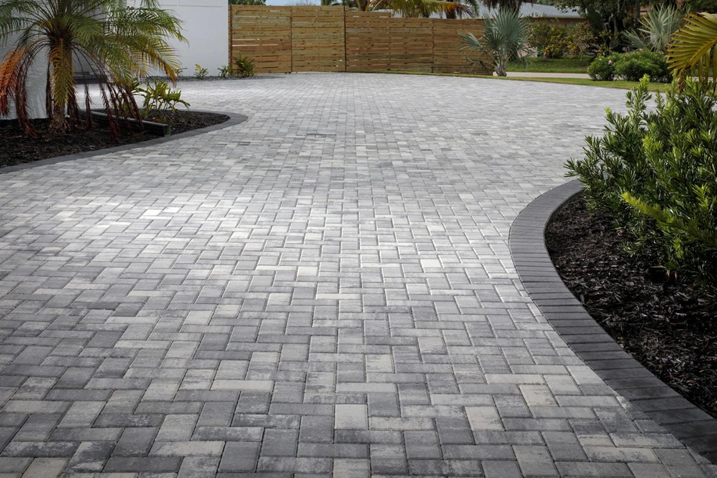 Holland Pavers driveway with a Holland Paver Border