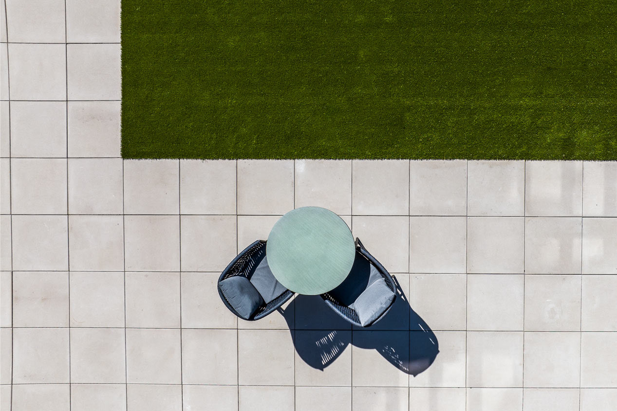 Birds eye view of a patio made with Skyland Pavers with a table and chairs.