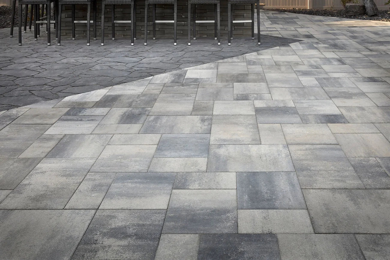 Walkway with a cobble paver design